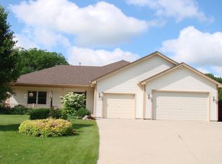 3595 S Mulberry Cir, New Berlin, WI 53146