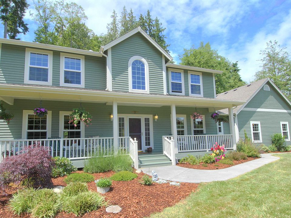 Elegant 2 story foyer awaits