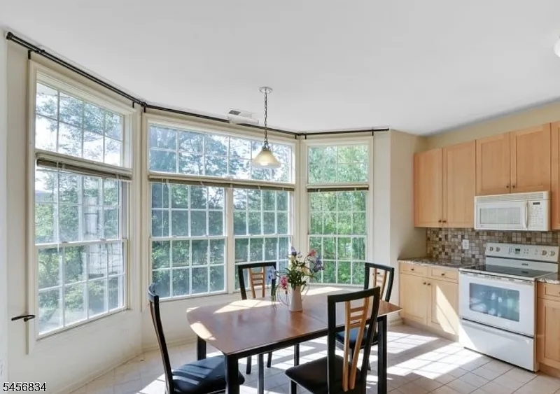 2 bed, 2.5 bath, $4,350 — Photo 2