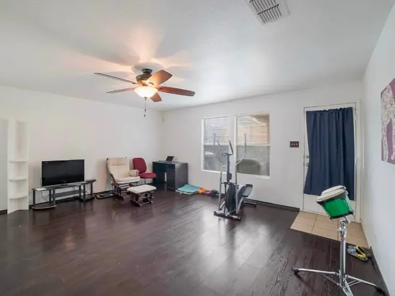 5906 Valparaiso Way — Photo 3