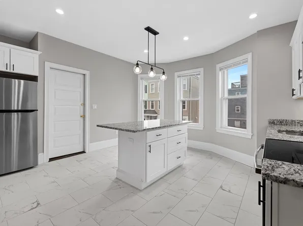 921-923 E Broadway #3, Boston, MA 02127