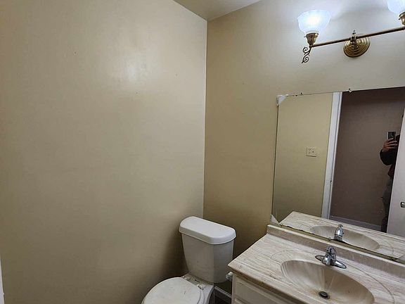 5th image of 1633 Maplewood Dr