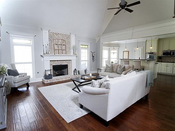 5th image of 335 Country Lake Cir