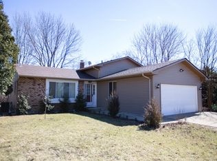 1352 Todd Farm Ct, Elgin, IL 60123