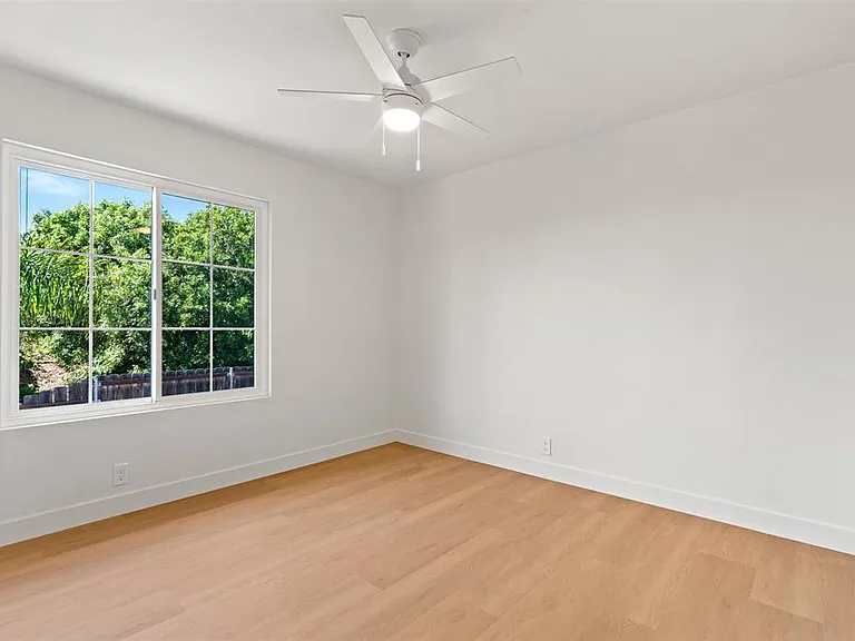 Pepper Dr — Photo 10
