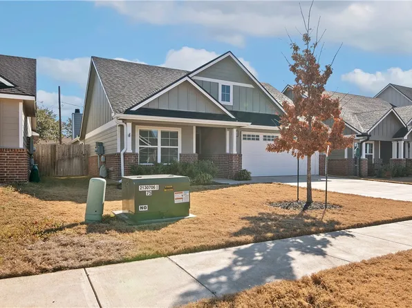 422 Travis Dr, McGregor, TX 76657