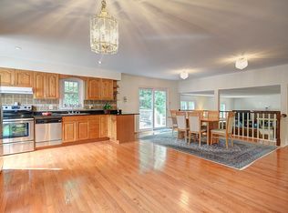 8020 Diving Cliff Ln, Springfield, VA 22153