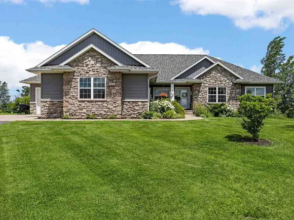 3352 Southridge Dr, Amana, IA 52203