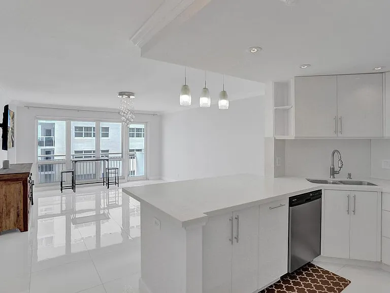 133 N Pompano Beach Blvd #1103 — Photo 5