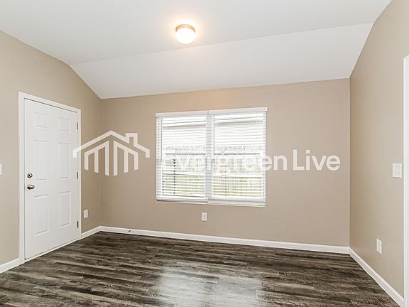 3rd image of 105 Cambridge Park Dr