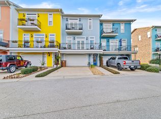 5 Oak Alley Ln, Gulfport, MS 39560