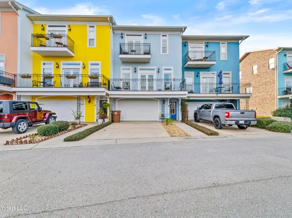 5 Oak Alley Ln, Gulfport, MS 39560