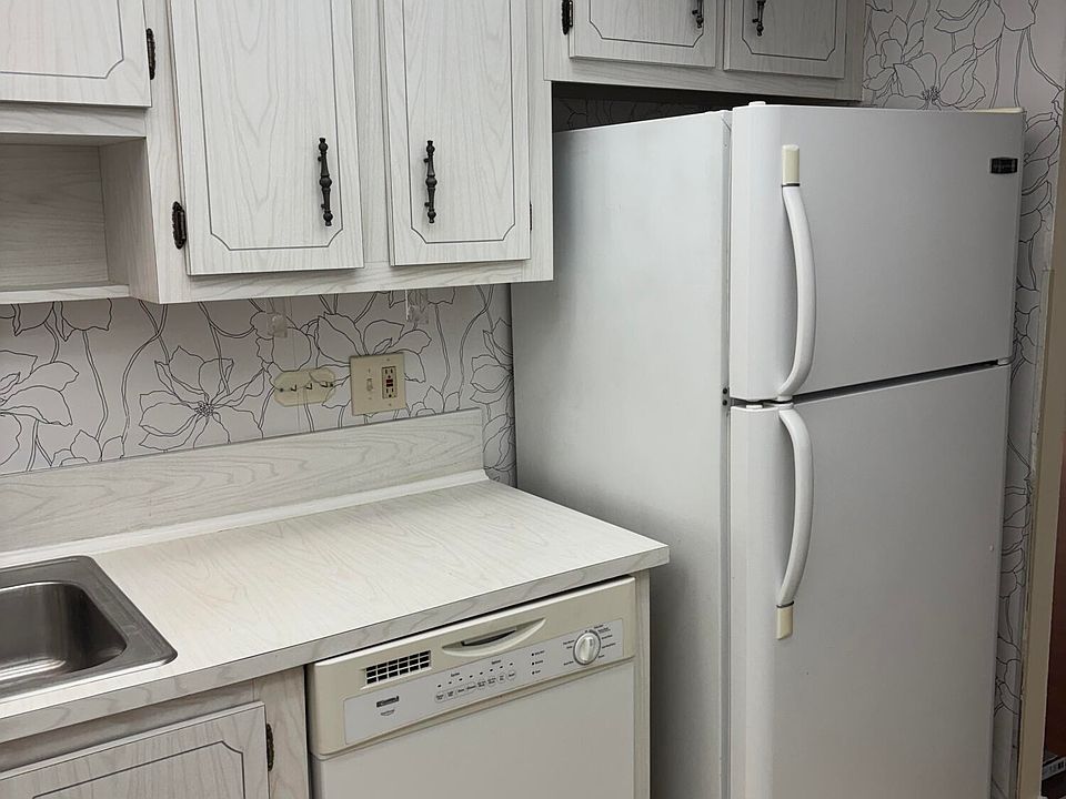 1st image of 1200 St Charles Place