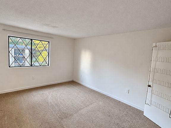 4th image of 4 Greenbriar Dr APT 308