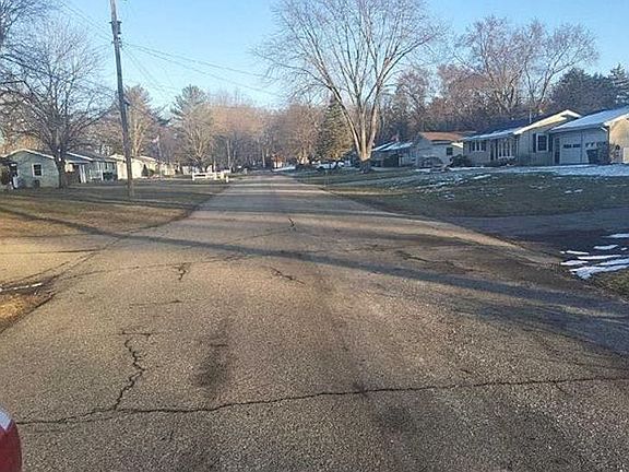 4th image of 423 Gingham Ave