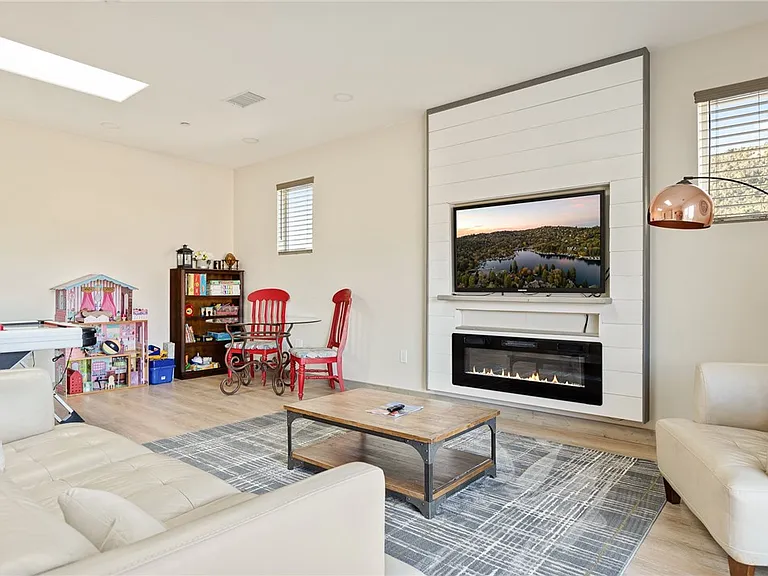 1215 Valley View Dr — Photo 30