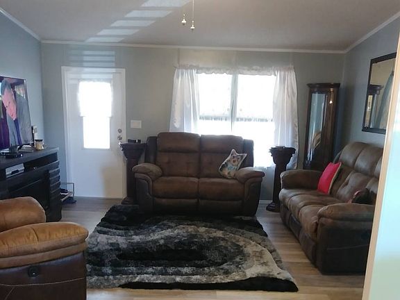 3rd image of 410 Seneca Dr