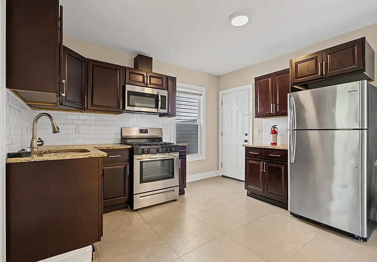 144 Inslee Pl #3R — Photo 1