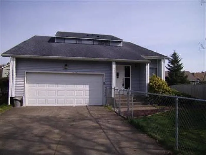 456 W Court Loop NE photo 1