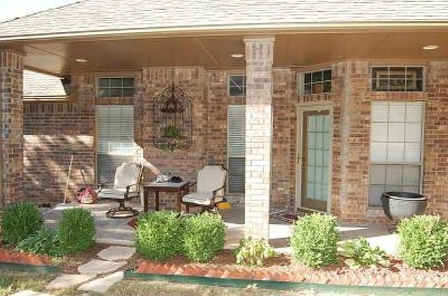 2nd image of 826 Liveoak Ln