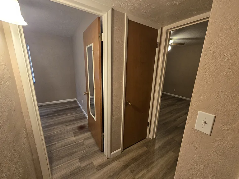 1860 W Henderson Ave #A — Photo 15