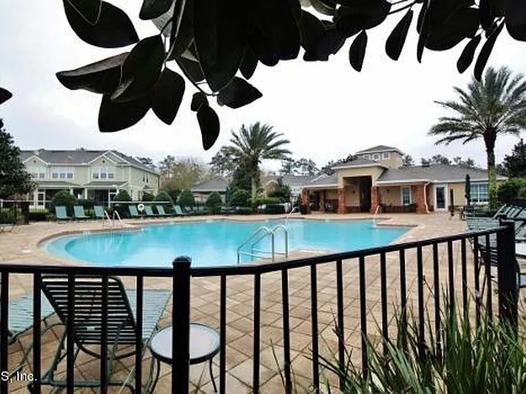 6803 Roundleaf Dr — Photo 15