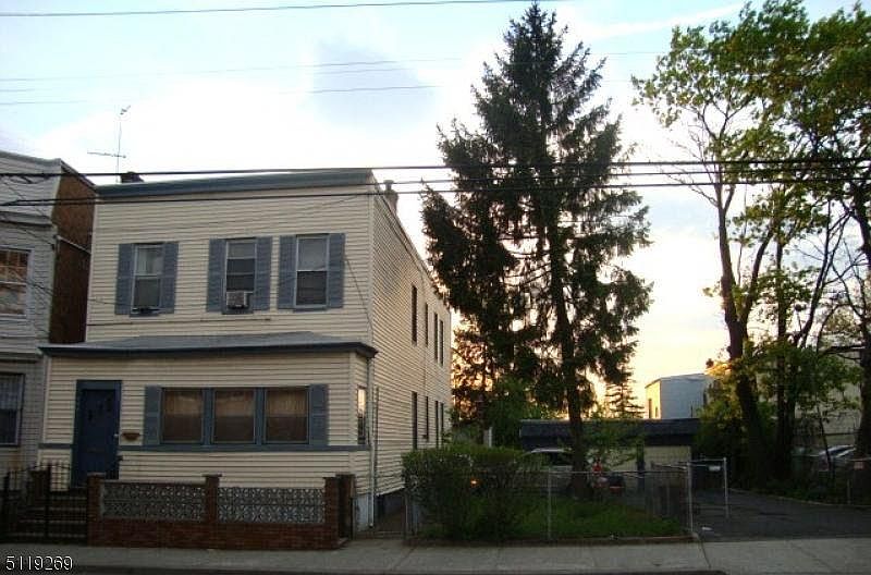 2nd image of 697 Grove St #2