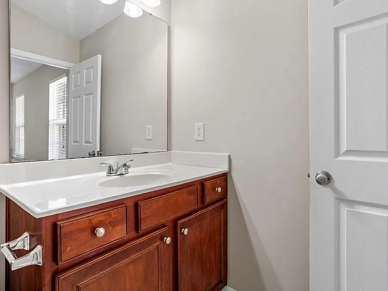 305 Anterbury Dr — Photo 41