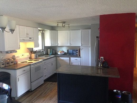 BEAUTIFUL OPEN KITCHEN 