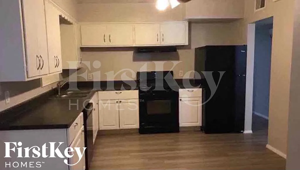 5 bed, 3.0 bath, 1665 sqft, $3,005 — Photo 4