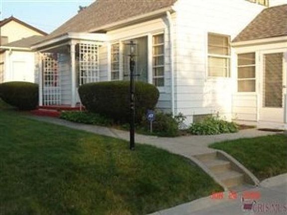 5th image of 304 Selden Ave