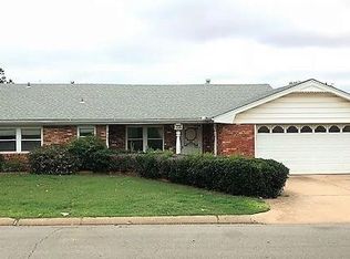 714 Barker Rd, Clinton, OK 73601