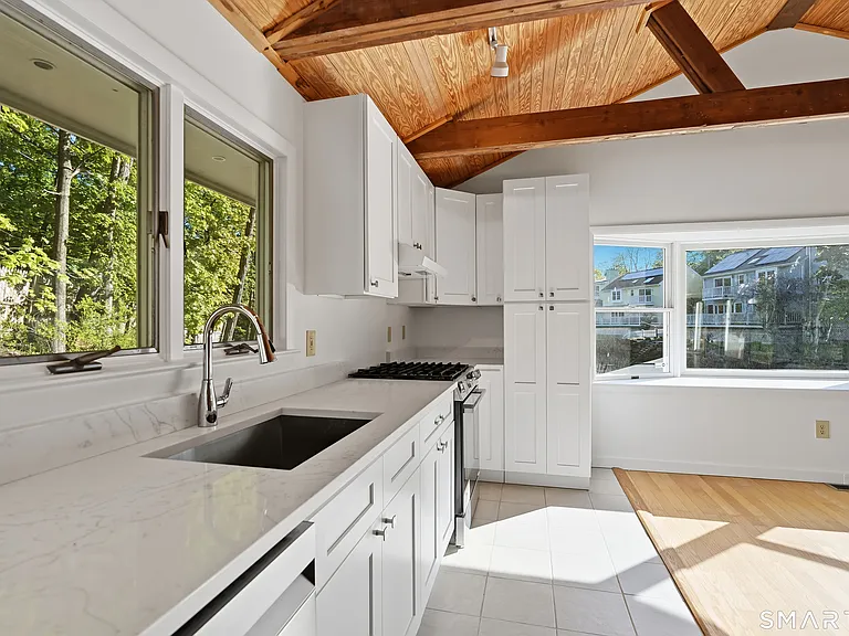 12 Jacob St — Photo 8