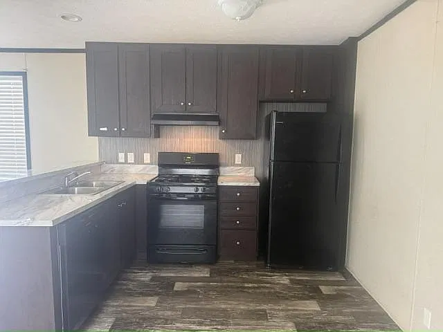 2 bed, 768 sqft, $1,650 — Photo 3