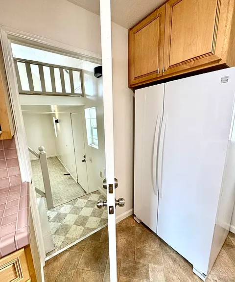 520 E 15th St #4 — Photo 8