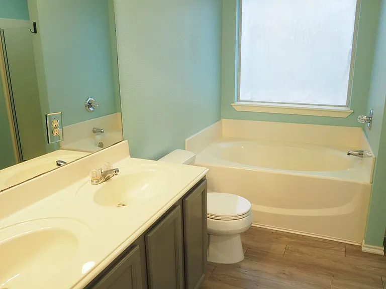 511 Lonestar Park Ln — Photo 13