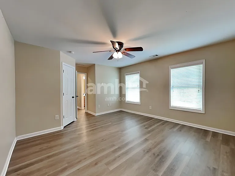 556 Crestmont Ln — Photo 23