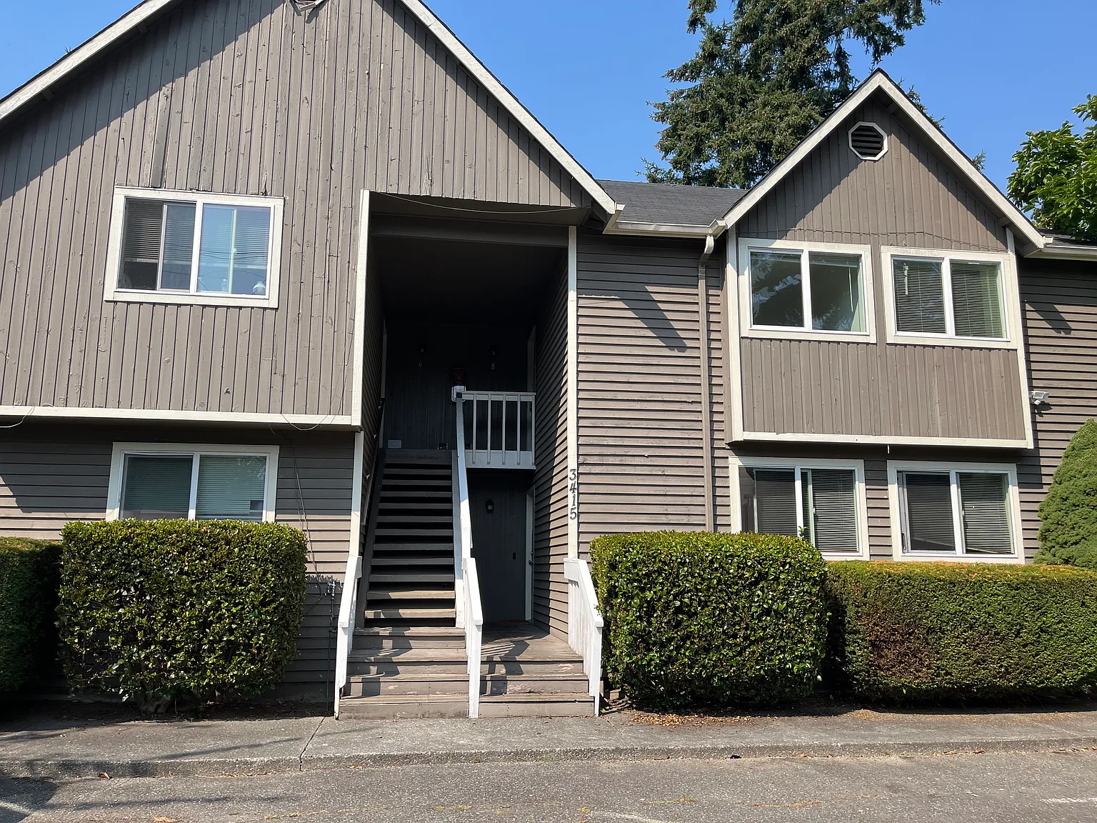 2 bed, 900 sqft, $2,200 — Photo 1