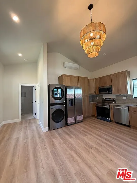 1 bed, 1.0 bath, 550 sqft, $2,350 — Photo 3