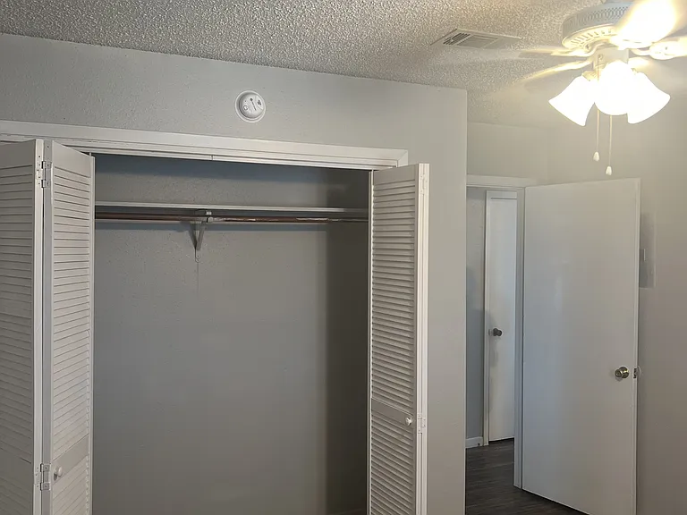 2106 Avenue K #4 — Photo 17