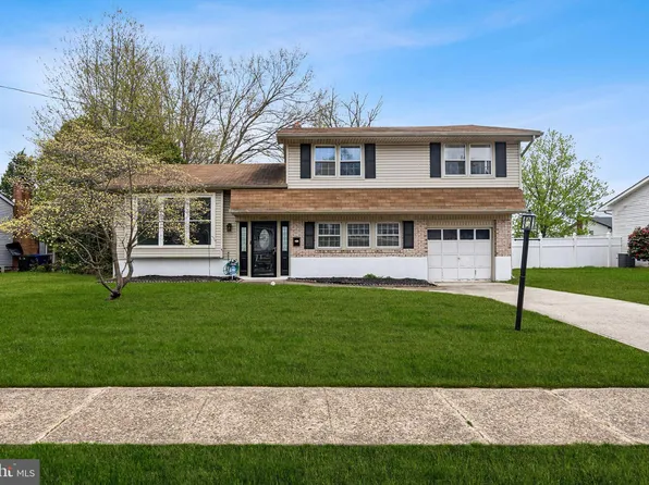 306 Colonial Rd, Beverly, NJ 08010