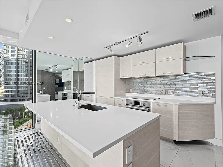 650 NE 32nd St #1201 — Photo 7