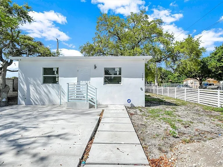 7990 NW 8th Ave — Photo 31