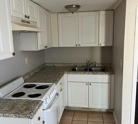 4th image of 2676 62nd Ave N #B