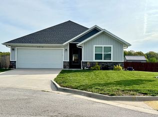 3910 N Spring Branch Ct, Springfield, MO 65803