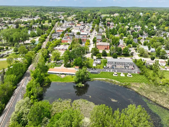 124 River Dr #B, Milford, MI 48381