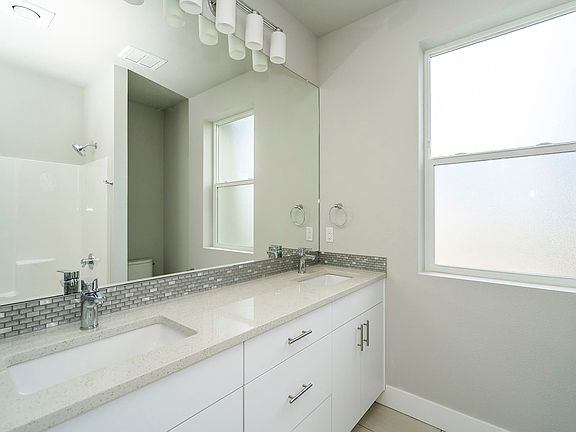 5th image of 436 NE Stafford St #10