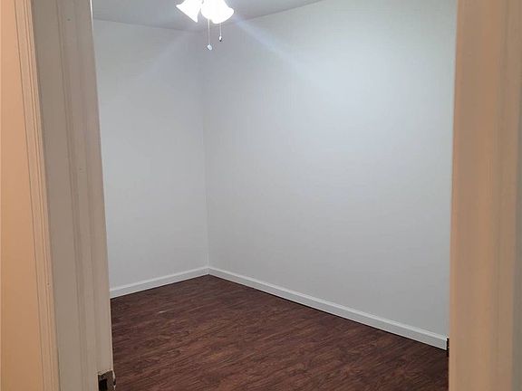 3rd image of 17227 Baisley Blvd #1