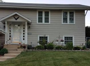 1470 Mayfield Ln, Hoffman Estates, IL 60169