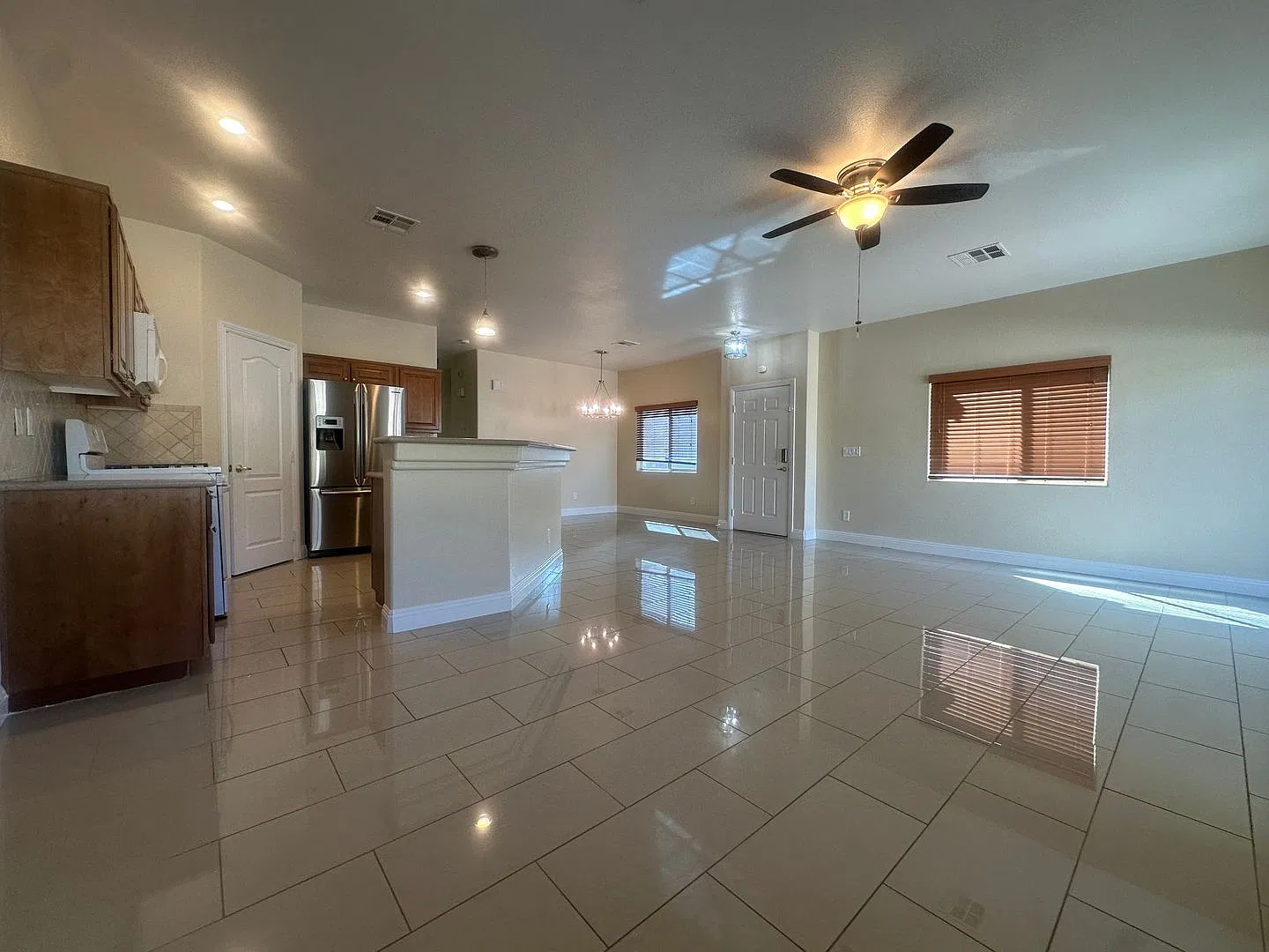 Gated 3-Bedroom Townhome with 2-Car Garage, Fenced Patio & Pool — Photo 4